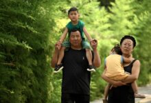 China allows unmarried people to legally have children